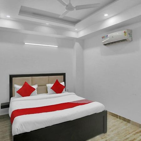 Oyo 82100 Golden Residency Noida Extérieur photo