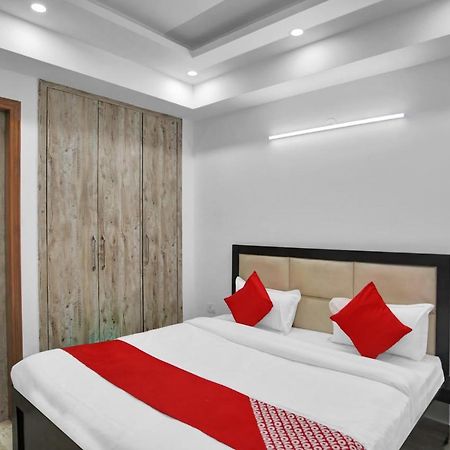 Oyo 82100 Golden Residency Noida Extérieur photo