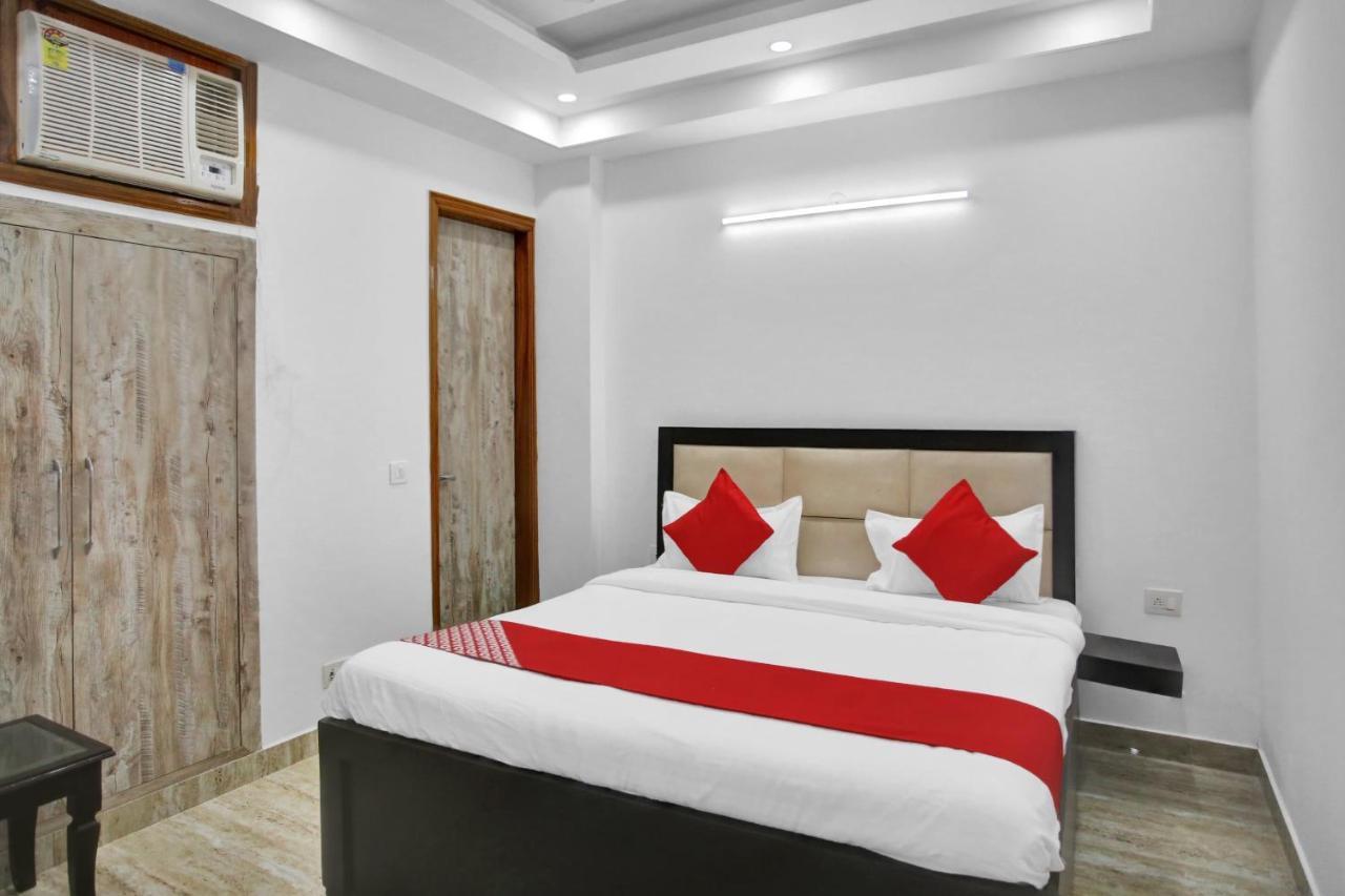 Oyo 82100 Golden Residency Noida Extérieur photo