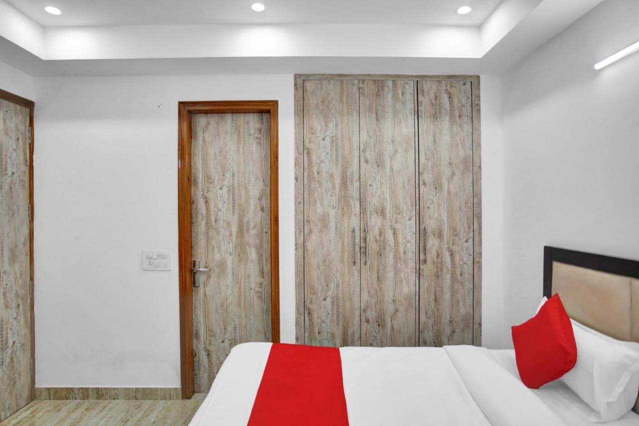 Oyo 82100 Golden Residency Noida Extérieur photo
