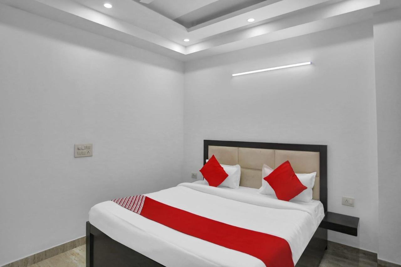 Oyo 82100 Golden Residency Noida Extérieur photo
