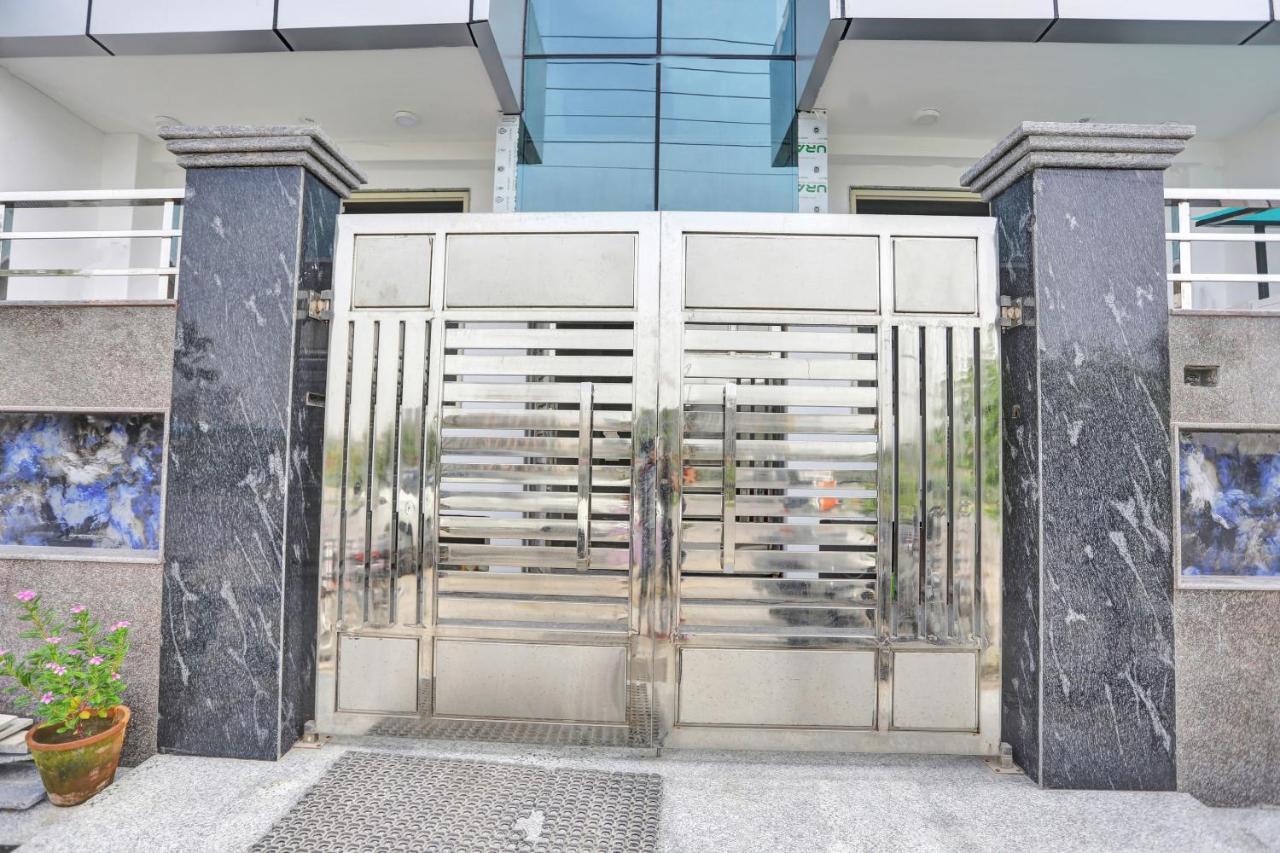 Oyo 82100 Golden Residency Noida Extérieur photo