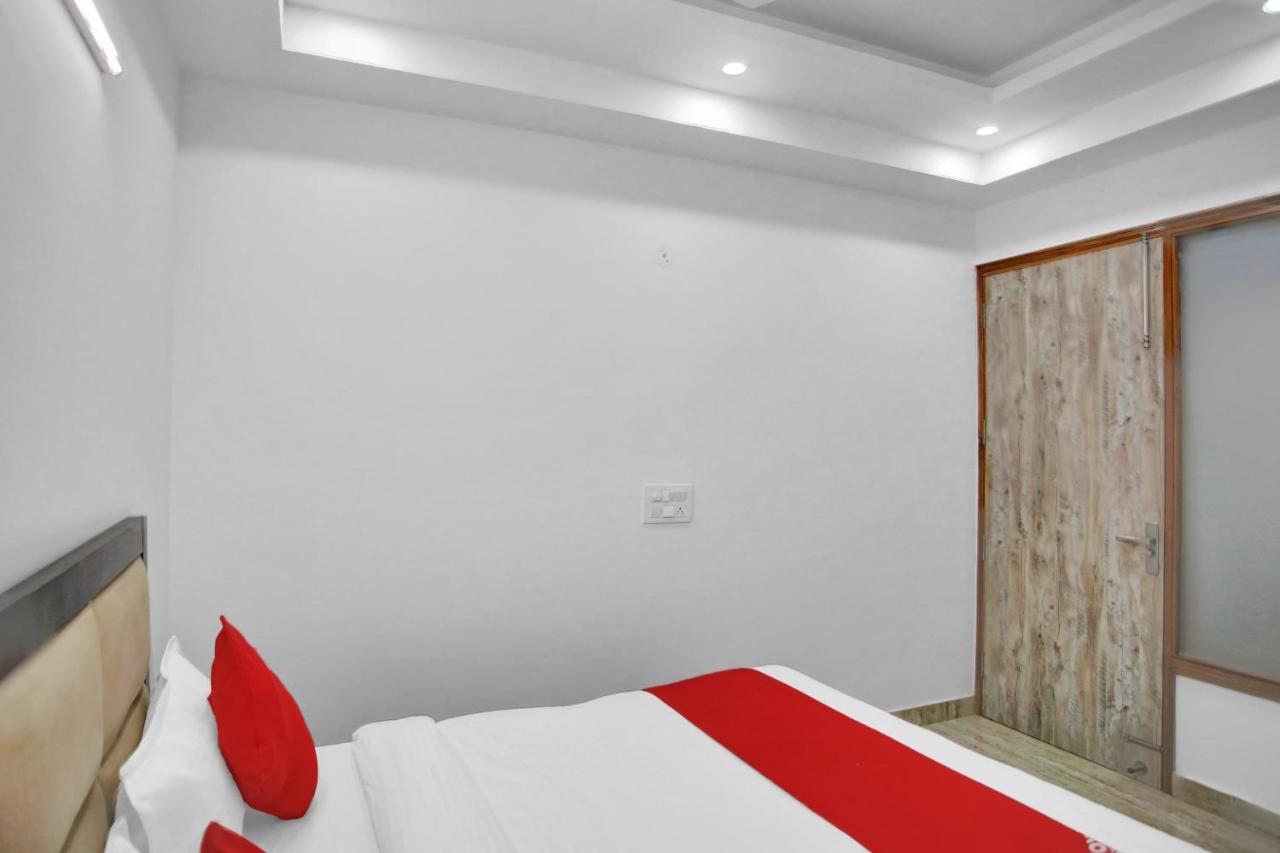Oyo 82100 Golden Residency Noida Extérieur photo