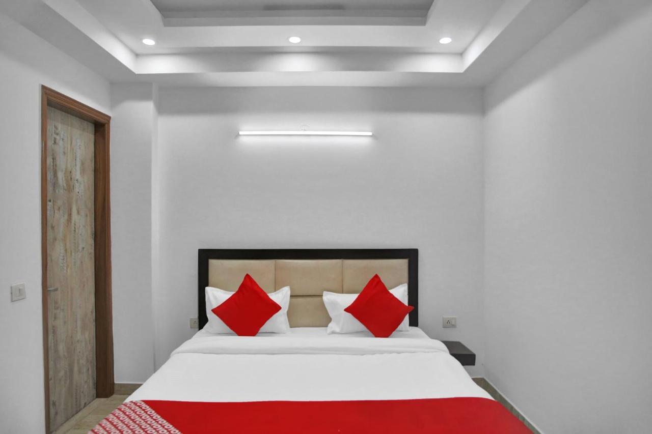 Oyo 82100 Golden Residency Noida Extérieur photo