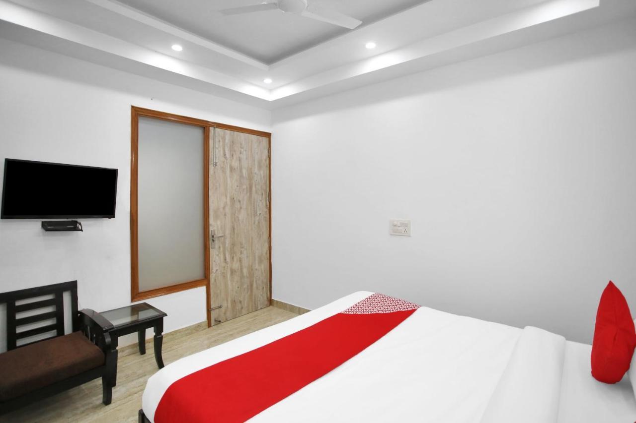 Oyo 82100 Golden Residency Noida Extérieur photo